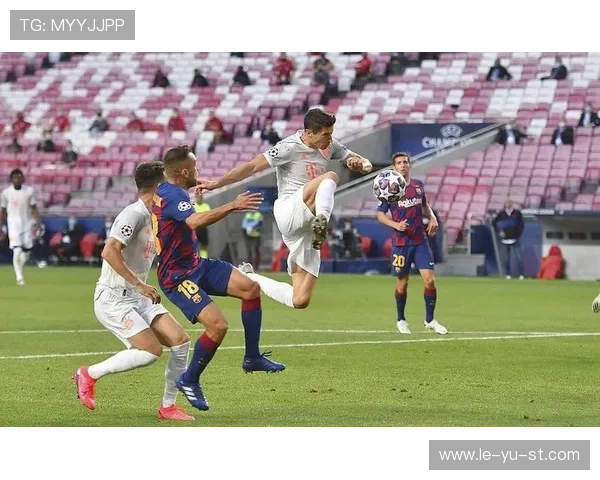 阿森西奥巧妙射门引全场欢呼,展现顶级球员风采