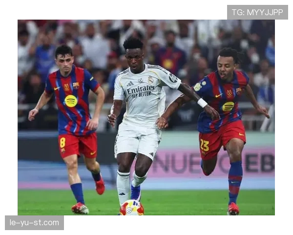 拉菲尼亚超杯双响助球队夺冠，状态火热持续攀升